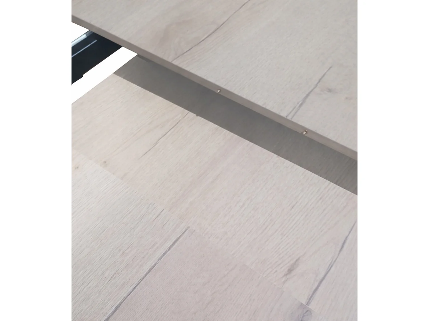 Mesa de comedor redonda extensible de 76x120-160x120 cm en beige y patas negras Anubis