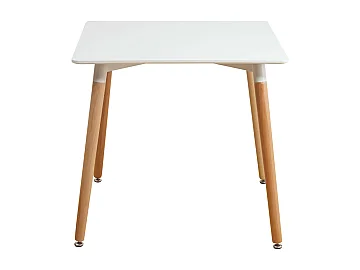 Mesa quadrada de madeira