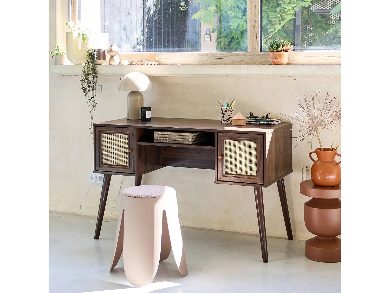 Escritorio decoración madera con 2 puertas madera oscura