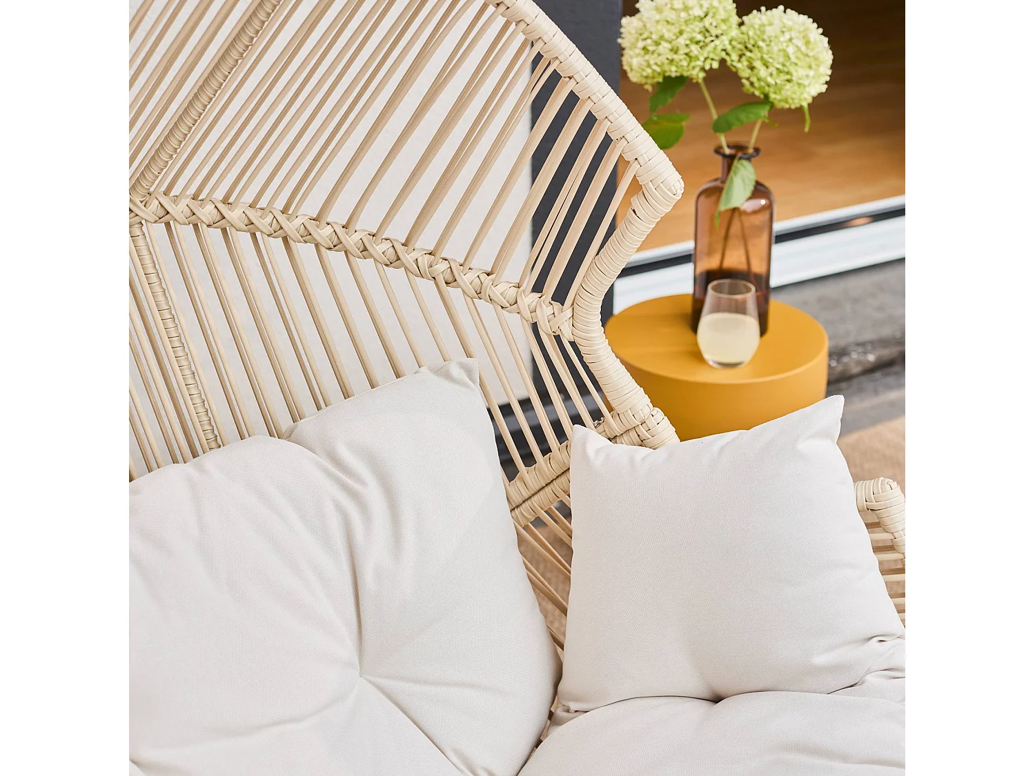 Fauteuil oeuf de jardin acier et résine beige - Salenza