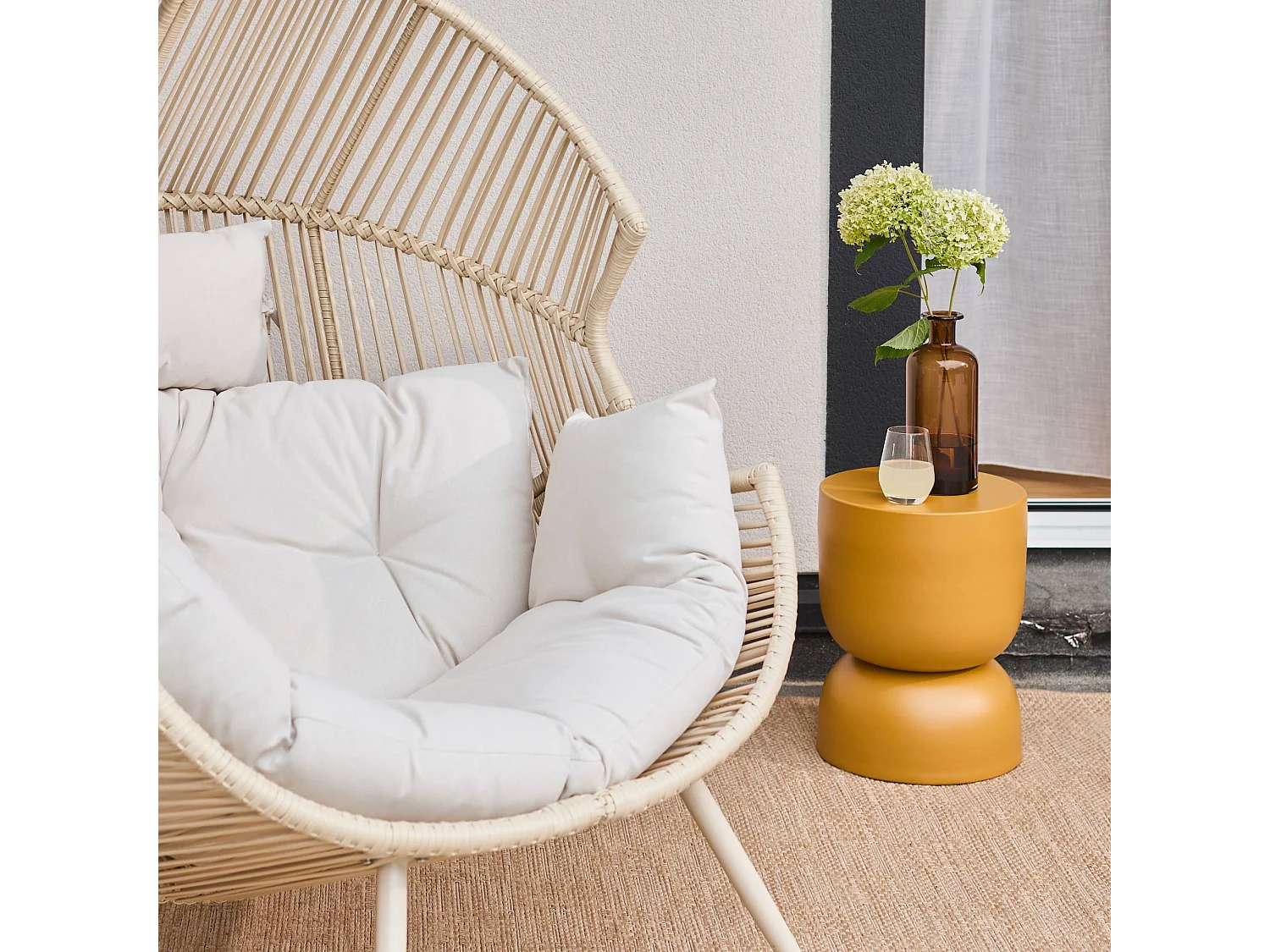 Fauteuil oeuf de jardin acier et résine beige - Salenza