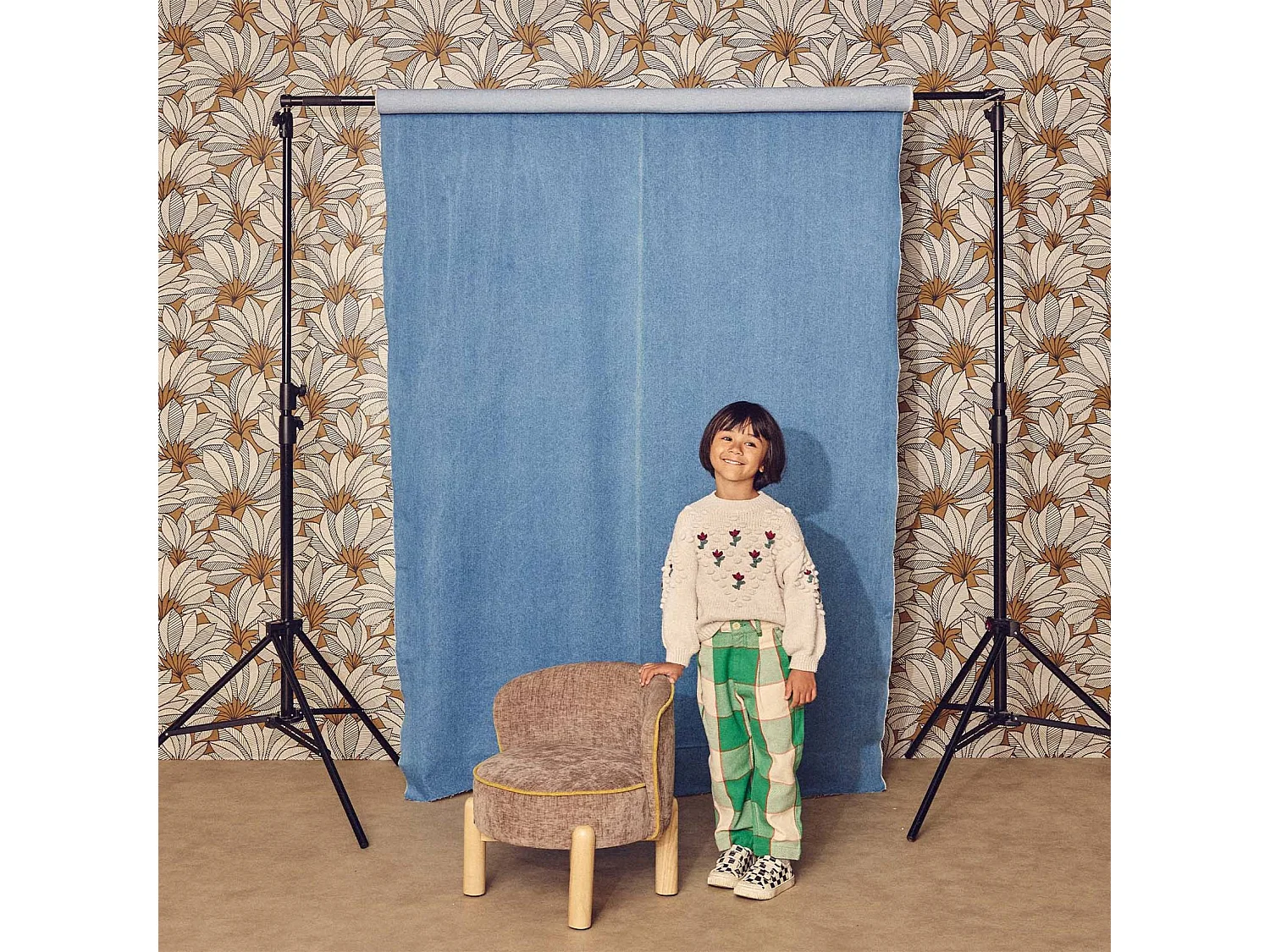 Fauteuil vintage enfant bois d'hévéa et tissu chenille taupe - Louisa