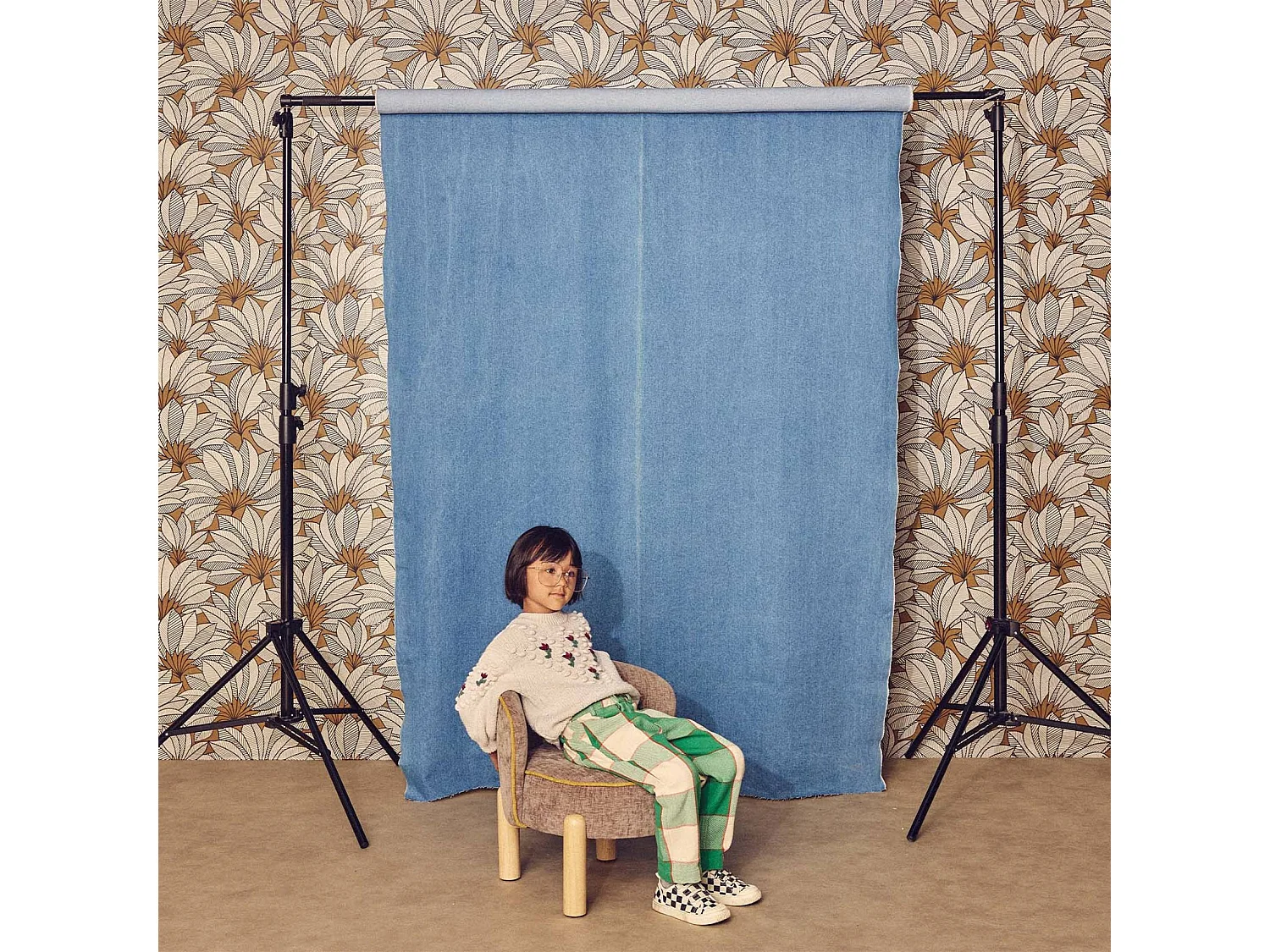 Fauteuil vintage enfant bois d'hévéa et tissu chenille taupe - Louisa