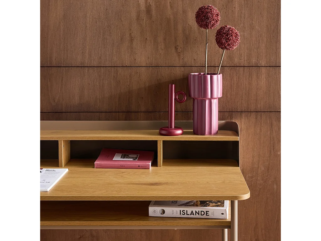 Escritorio de metal y decoración de madera con 3 nichos marrón