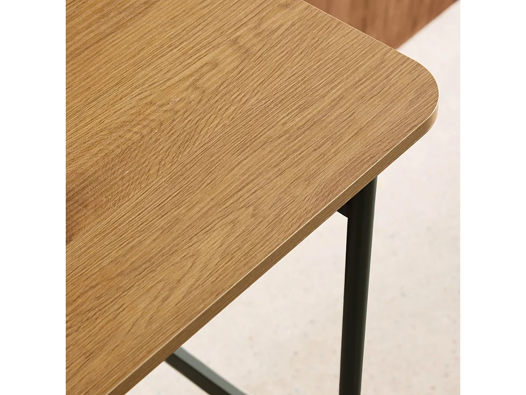 Escritorio de metal y decoración de madera con 3 nichos verde