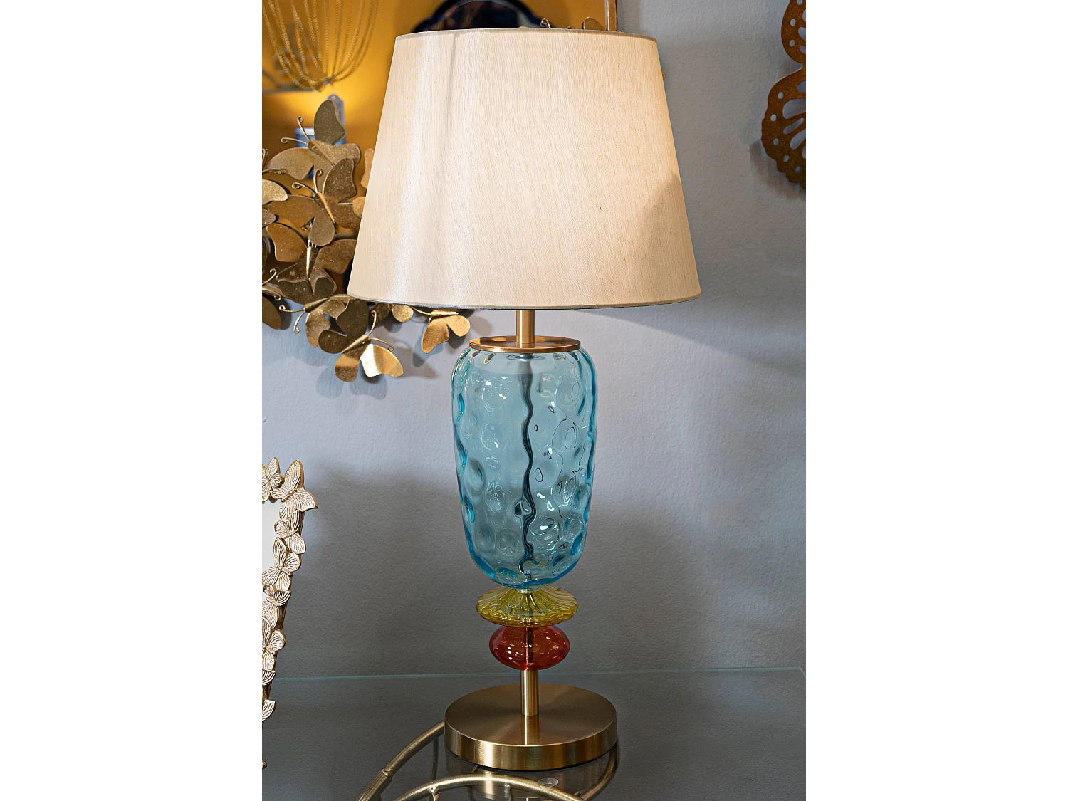 Lampe de table en métal et verre multicolore