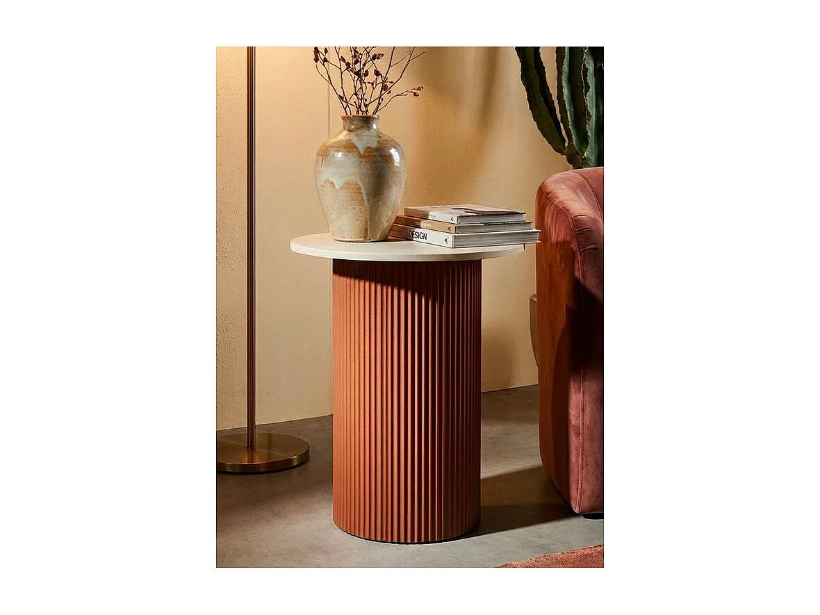 Mesita auxiliar de mármol de Frankfurt, 35 x 37 x 53 cm.