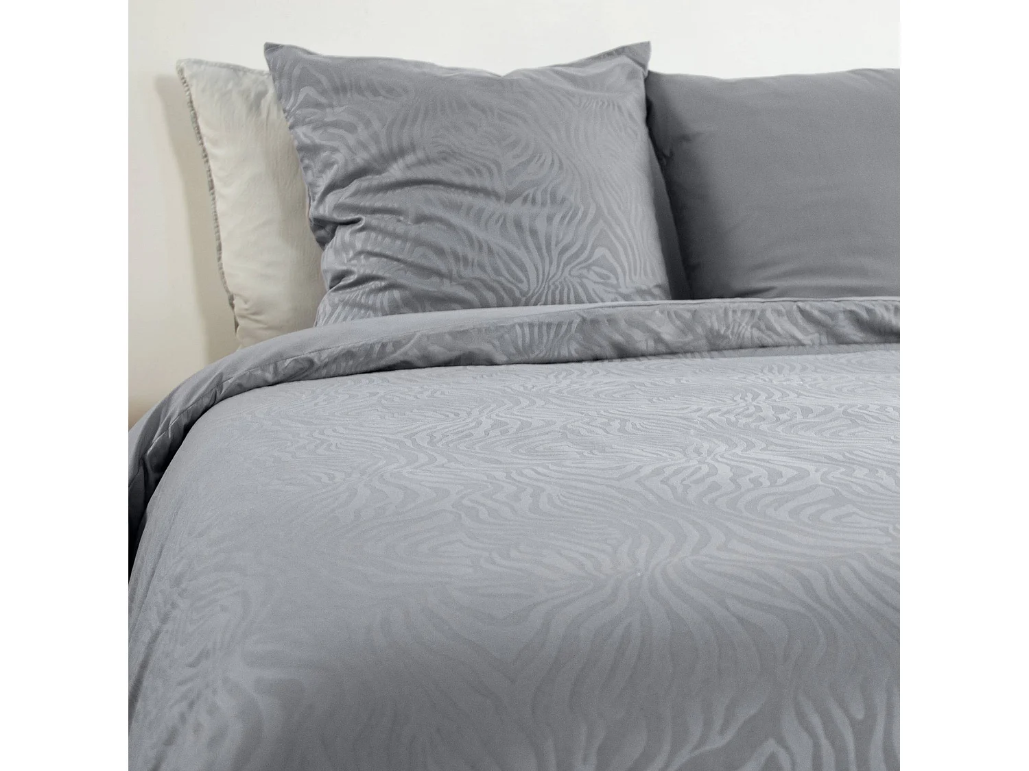 Parure de lit polyester réversible imprimé zèbre 2 places gris 260x240cm - Ondula