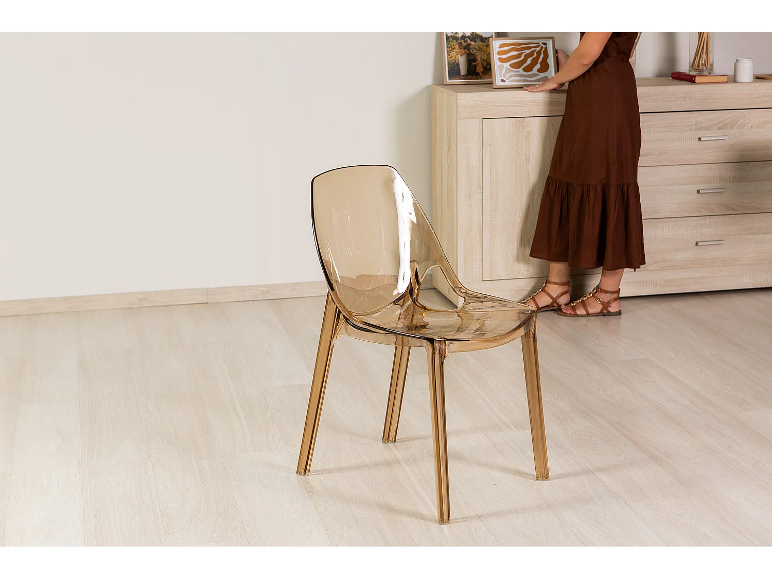 Lot de 2 chaises en polycarbonate transparent, empilables, monobloc, résistantes, design moderne, idéales pour cuisine, bar et restaurant - LUCE - Champagne