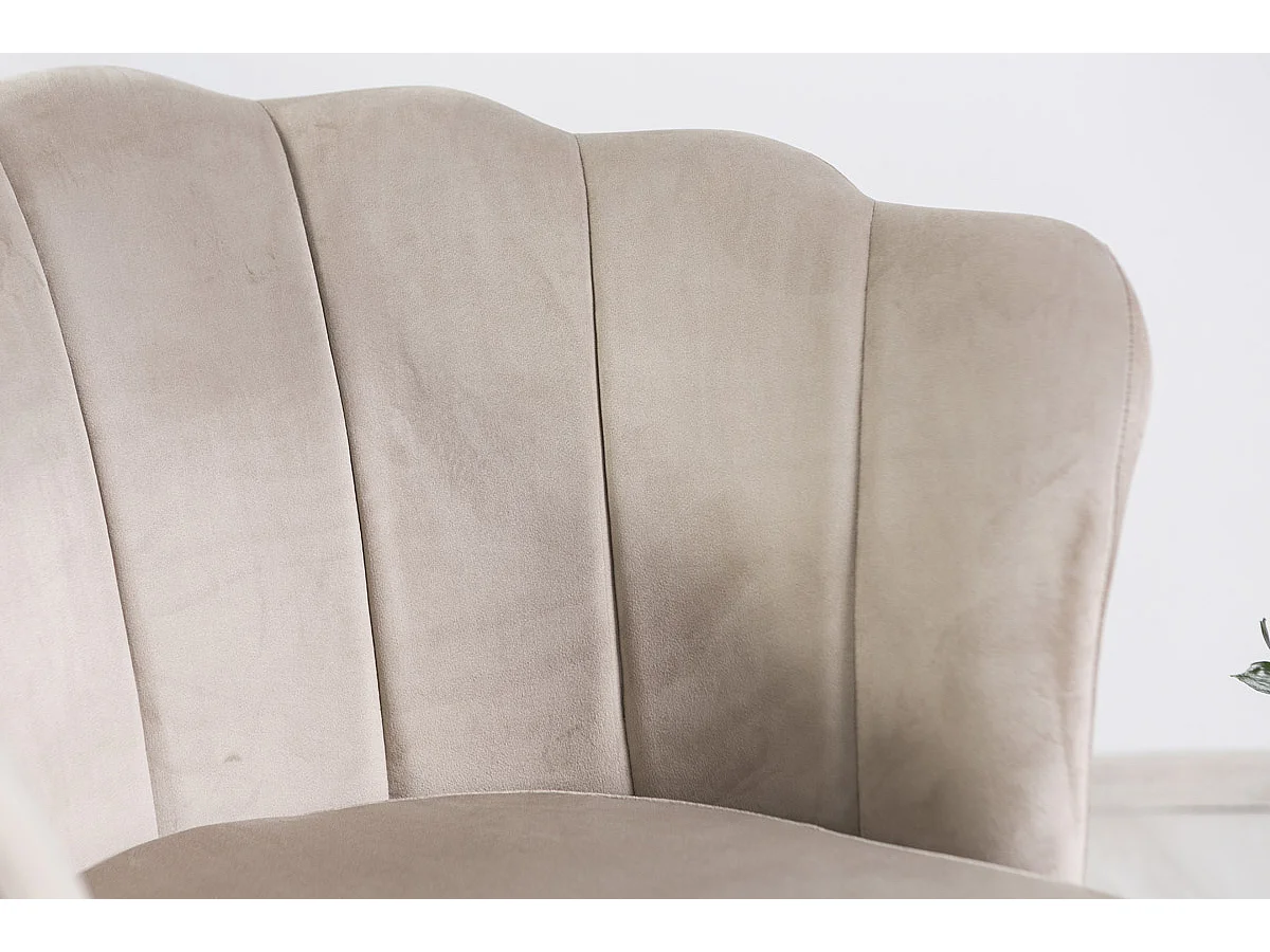 Fauteuil en velours d’intérieur en forme de coquillage,design raffiné et élégant,avec pieds en métal,idéal pour la chambre ou le salon–Shelly–Beige/Or