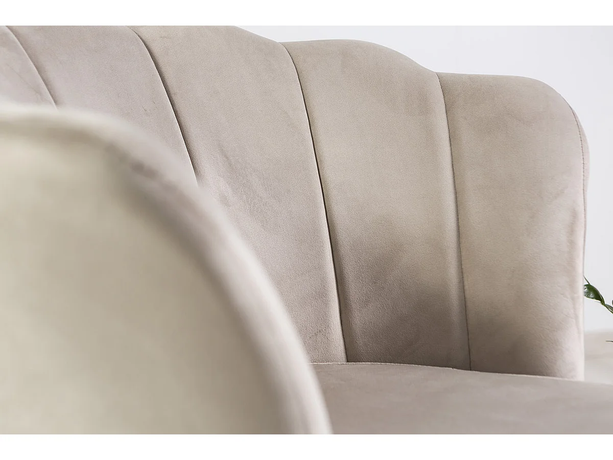 Fauteuil en velours d’intérieur en forme de coquillage,design raffiné,élégant,avec pieds en métal, pour la chambre ou le salon–Shelly–Beige/Argent