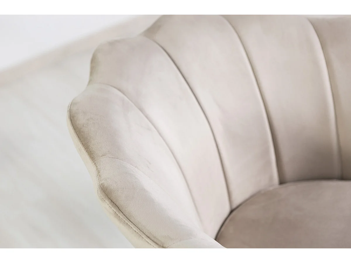 Fauteuil en velours d’intérieur en forme de coquillage,design raffiné,élégant,avec pieds en métal, pour la chambre ou le salon–Shelly–Beige/Argent