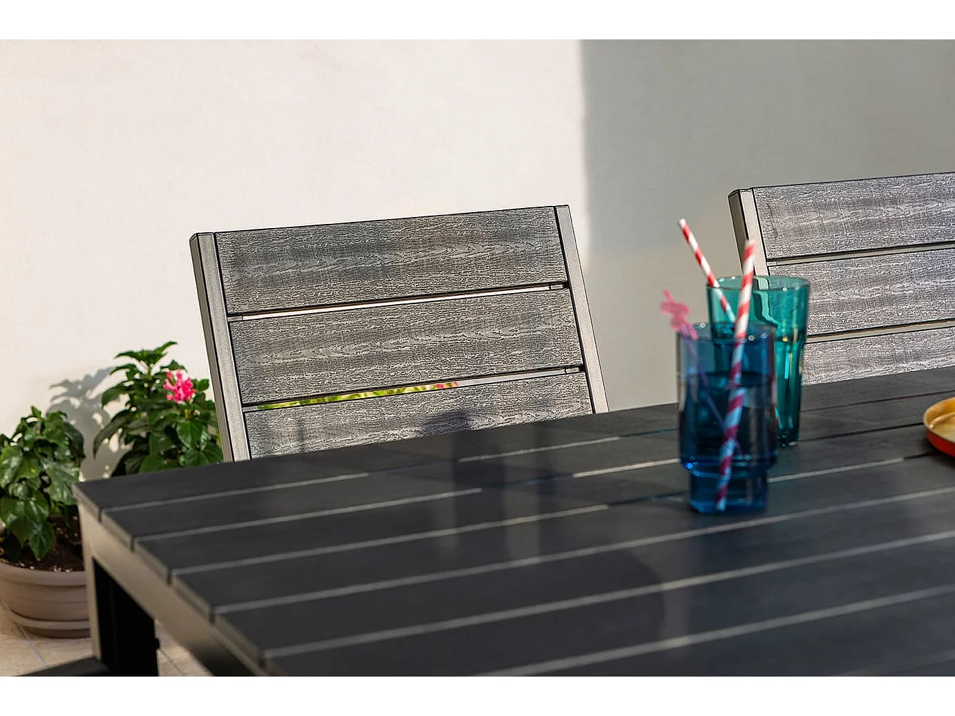 Table de jardin rectangulaire 156x78,structure en acier et lattes effet bois,6 places,style moderne pour jardin ou terrasse - THOMAS - Noir
