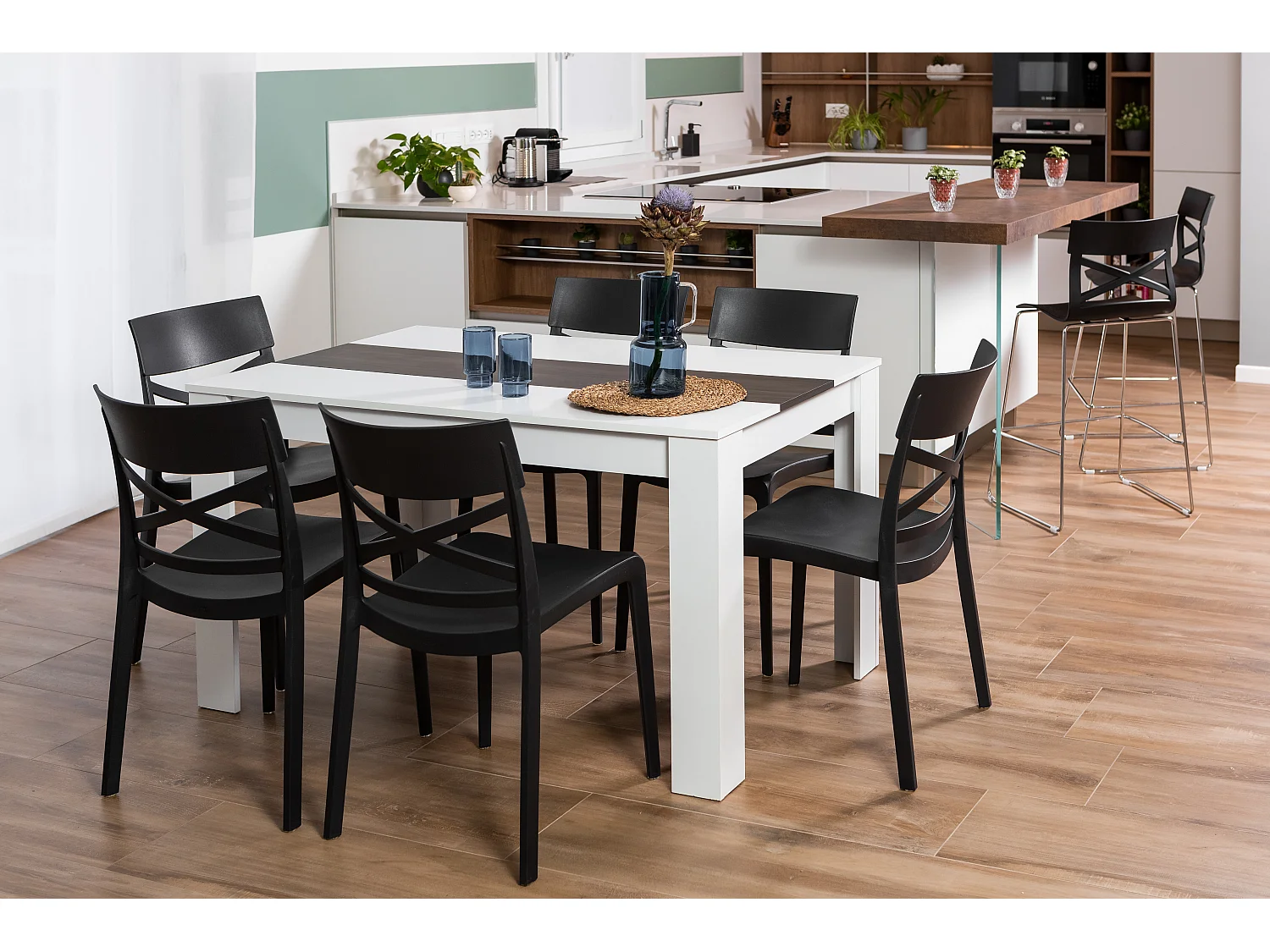 Lot de 4 chaises en polypropylène renforcé de fibre de verre empilables pour extérieur et jardin, bar, restaurant, cuisine design moderne - Martina - Noir