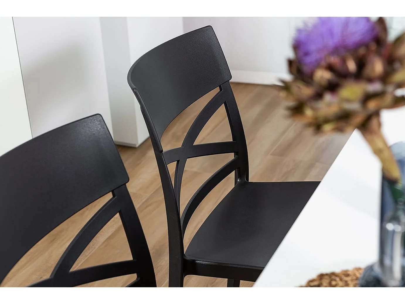 Lot de 4 chaises en polypropylène renforcé de fibre de verre empilables pour extérieur et jardin, bar, restaurant, cuisine design moderne - Martina - Noir
