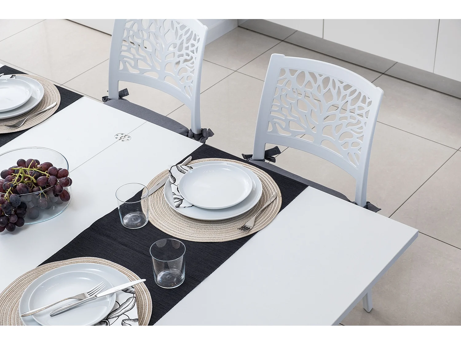 Lot de 4 chaises en polypropylène renforcé de fibre de verre empilables pour extérieur et jardin, bar, restaurant, cuisine design moderne - Flora - Blanc