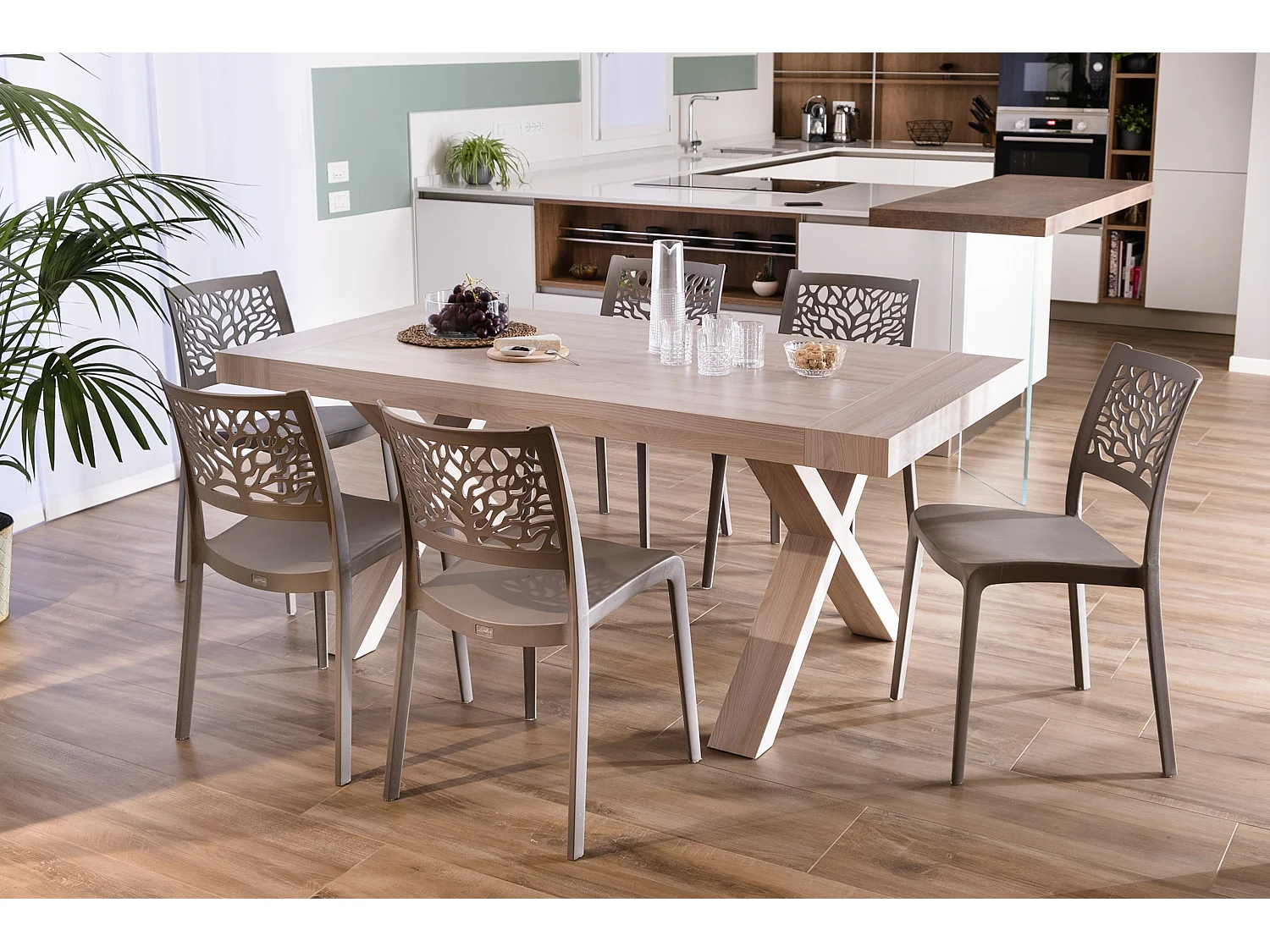 Lot de 4 chaises en polypropylène renforcé de fibre de verre empilables pour extérieur et jardin, bar, restaurant, cuisine design moderne - Flora - Taupe