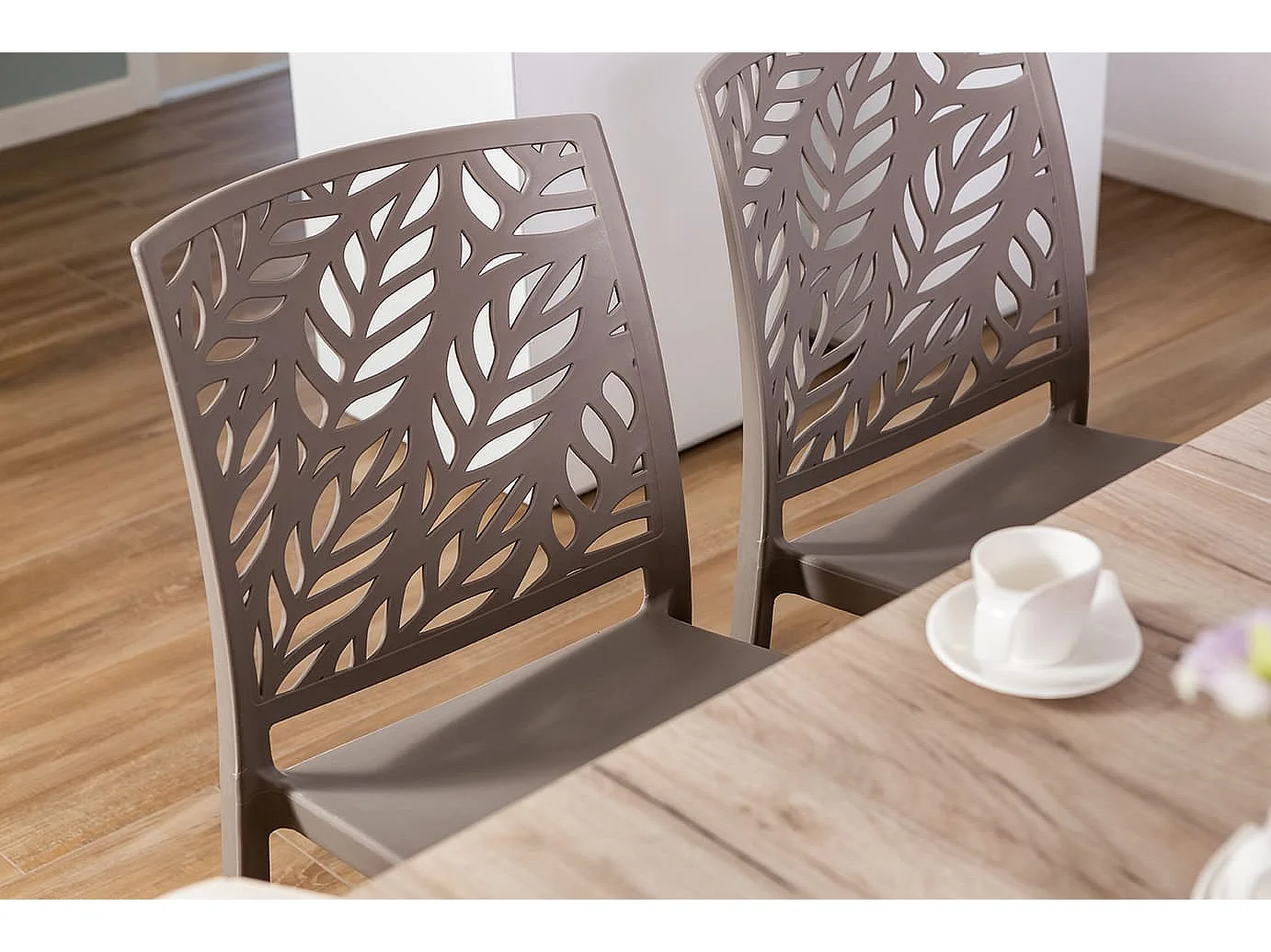 Lot de 4 chaises en polypropylène renforcé de fibre de verre empilables pour extérieur et jardin, bar, restaurant, cuisine design moderne - Dafne - Taupe