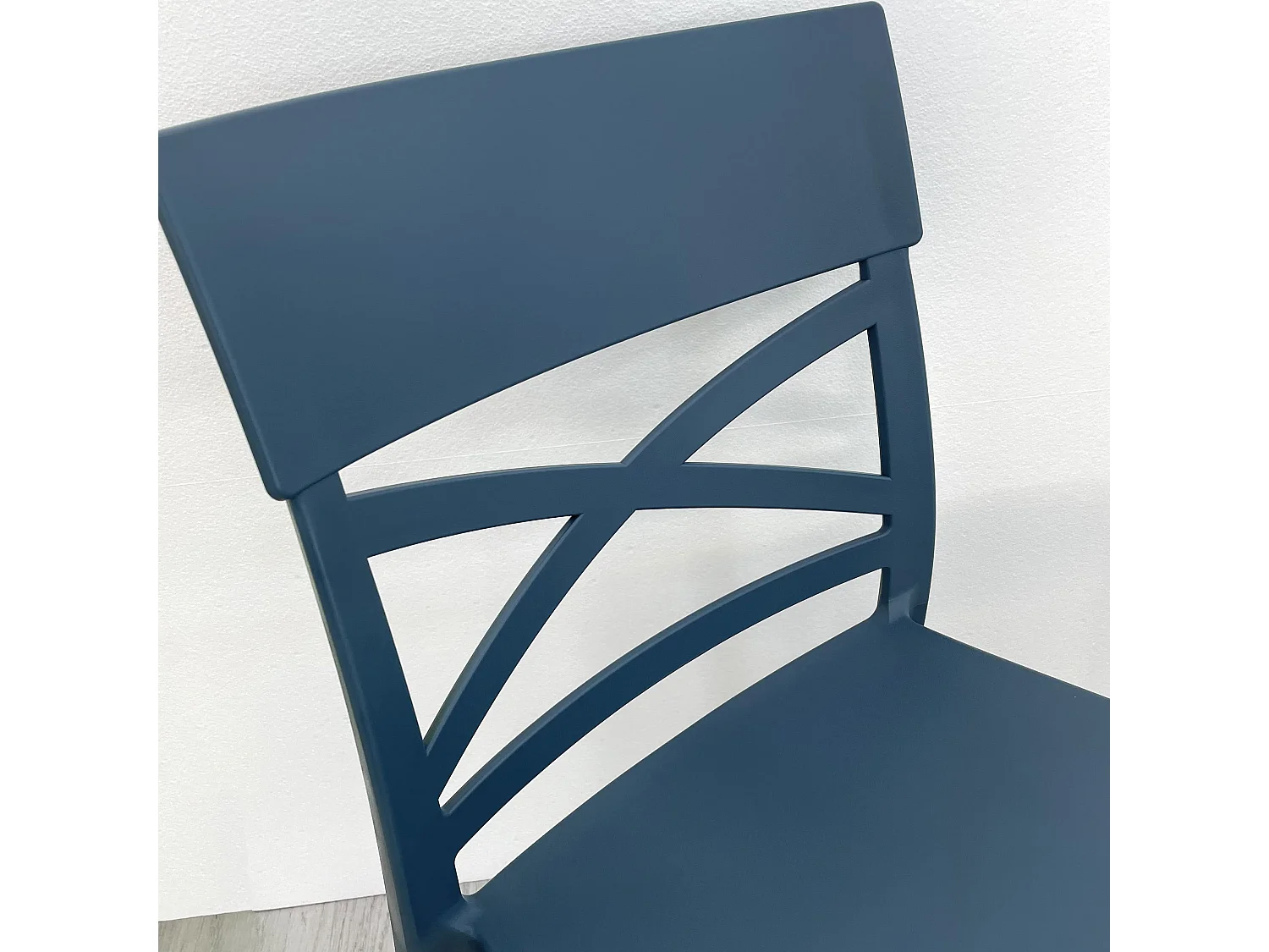 Lot de 4 chaises en polypropylène renforcé de fibre de verre empilables pour extérieur et jardin, bar, restaurant, cuisine design moderne - Martina - Bleu pétrole