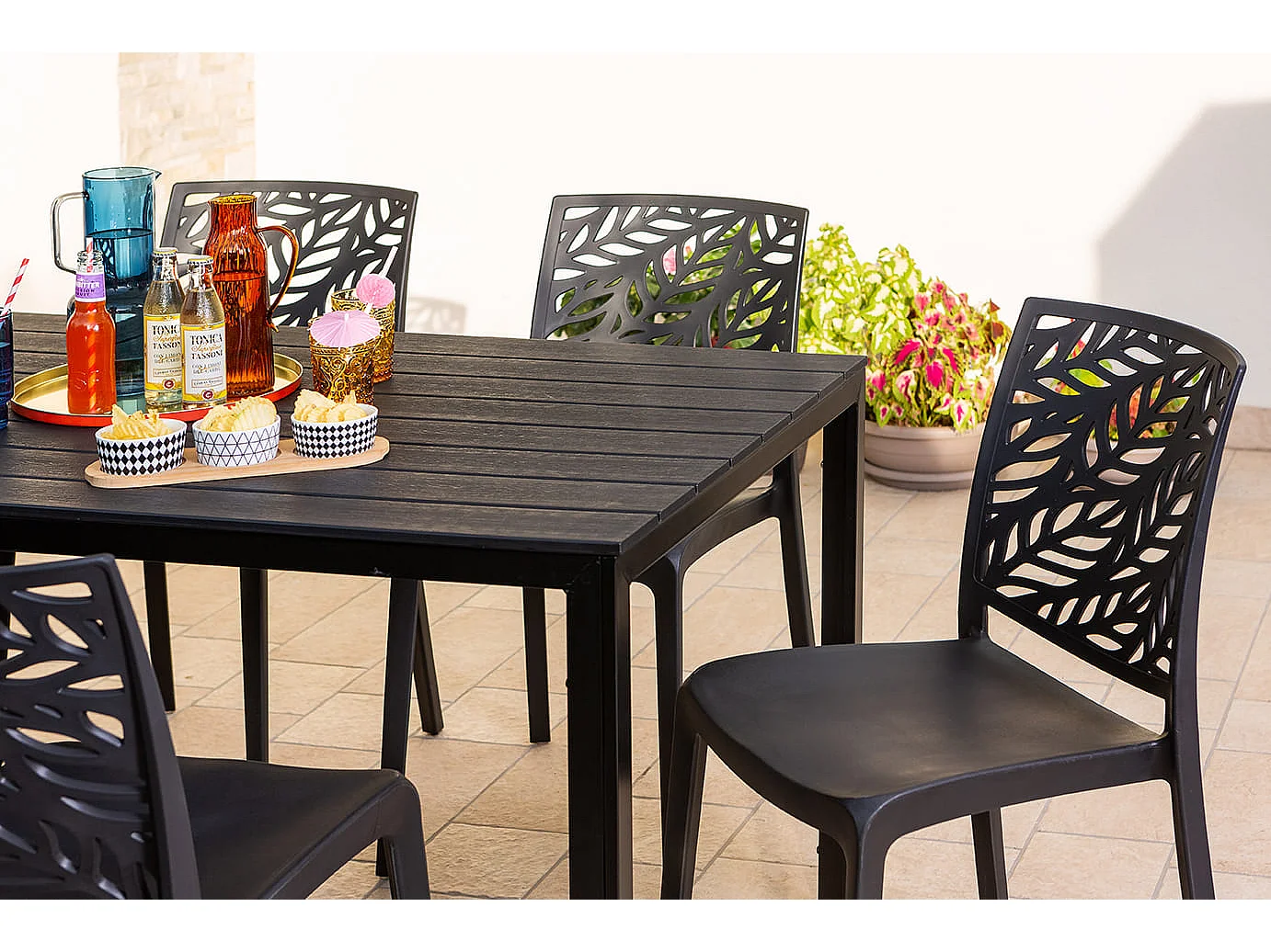 Lot de 6 chaises en polypropylène renforcé de fibre de verre empilables pour extérieur et jardin, bar, restaurant, cuisine design moderne - Dafne - Noir