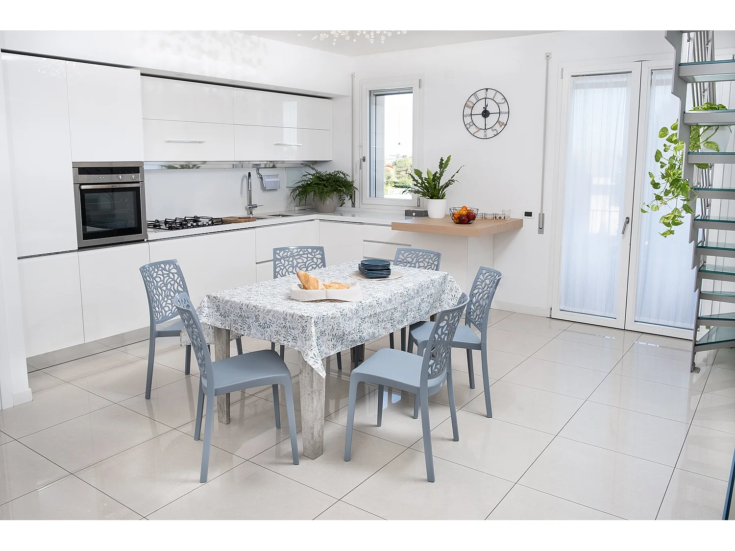 Set di 4 sedie impilabili in polipropilene rinforzato con fibra di vetro per esterno e giardino, bar, ristorante, cucina, design moderno – Anna – Cemento