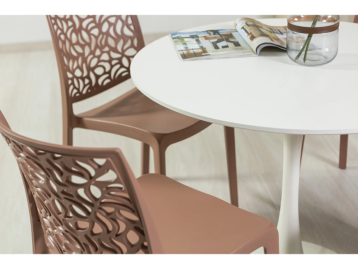 Lot de 4 chaises en polypropylène, empilables, pour extérieur et jardin, bar et restaurant, cuisine au design moderne – Anna/Mocha Mousse