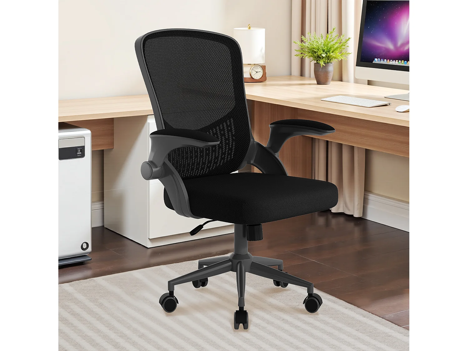 Chaise de bureau ergonomique avec accoudoirs rabattables, dossier moyen en résille avec soutien lombaire, hauteur réglable et rangement intégré au dossier