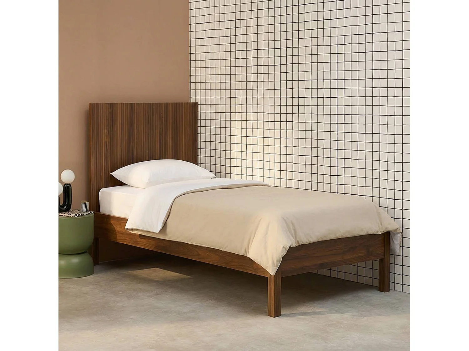 Letto con rete a doghe e testiera 90x190cm decorazione legno, noce