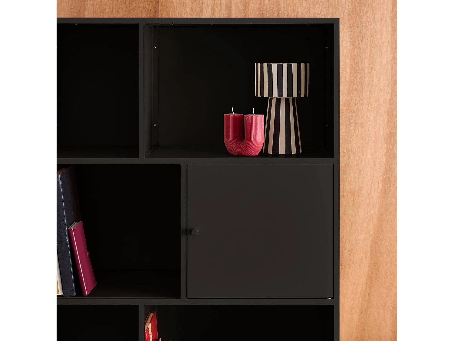 Buffet. meuble de rangement industriel métal noir 8 compartiments. L 80 x P 35 x H 160.5cm - Oklahoma