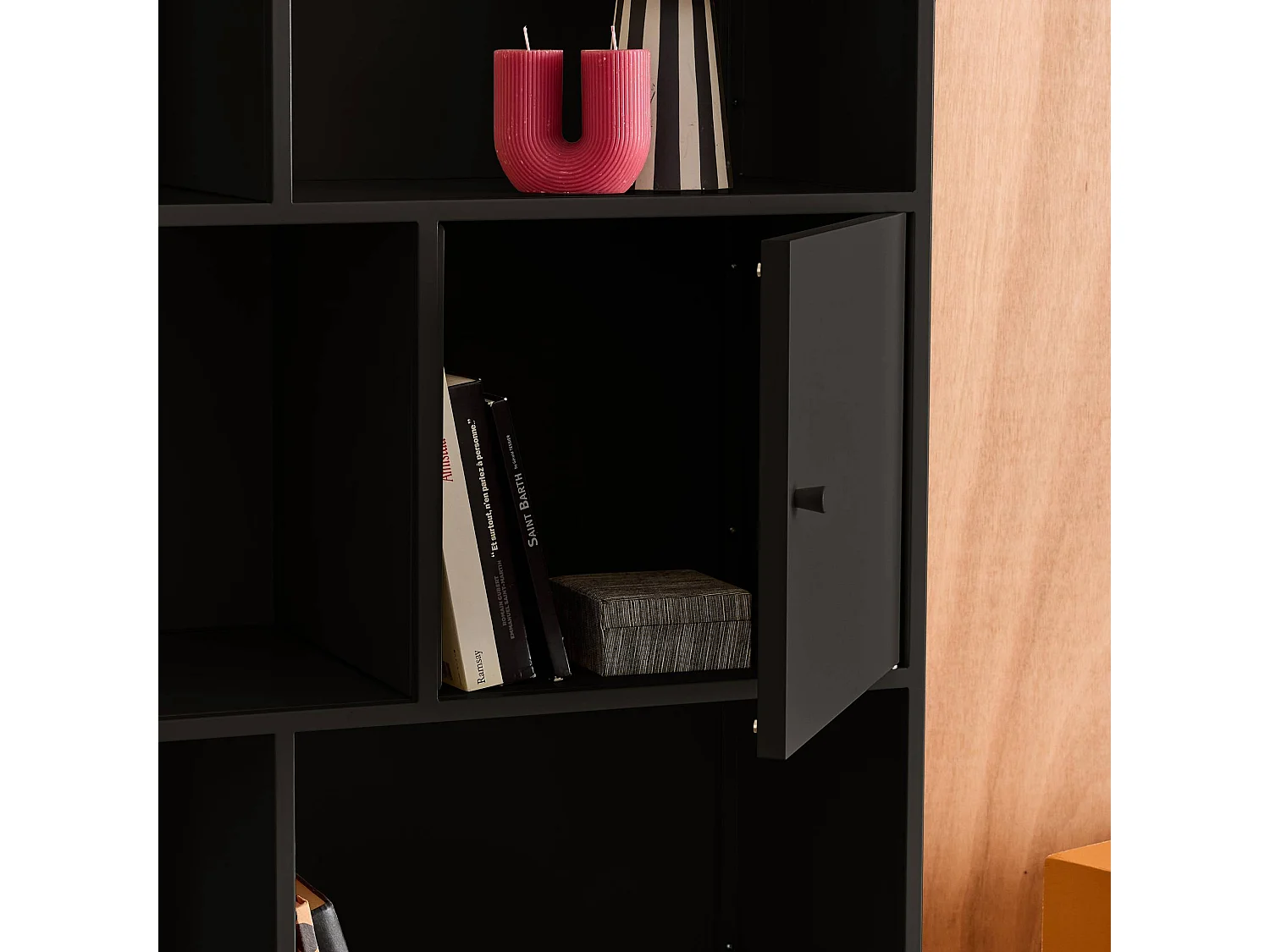 Buffet. meuble de rangement industriel métal noir 8 compartiments. L 80 x P 35 x H 160.5cm - Oklahoma