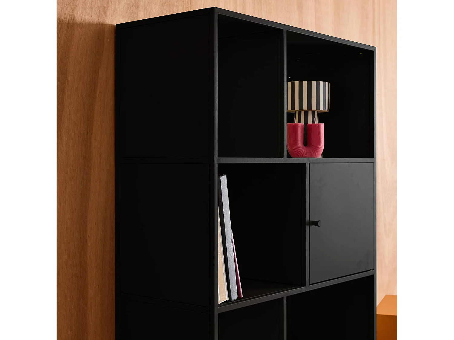 Buffet. meuble de rangement industriel métal noir 8 compartiments. L 80 x P 35 x H 160.5cm - Oklahoma