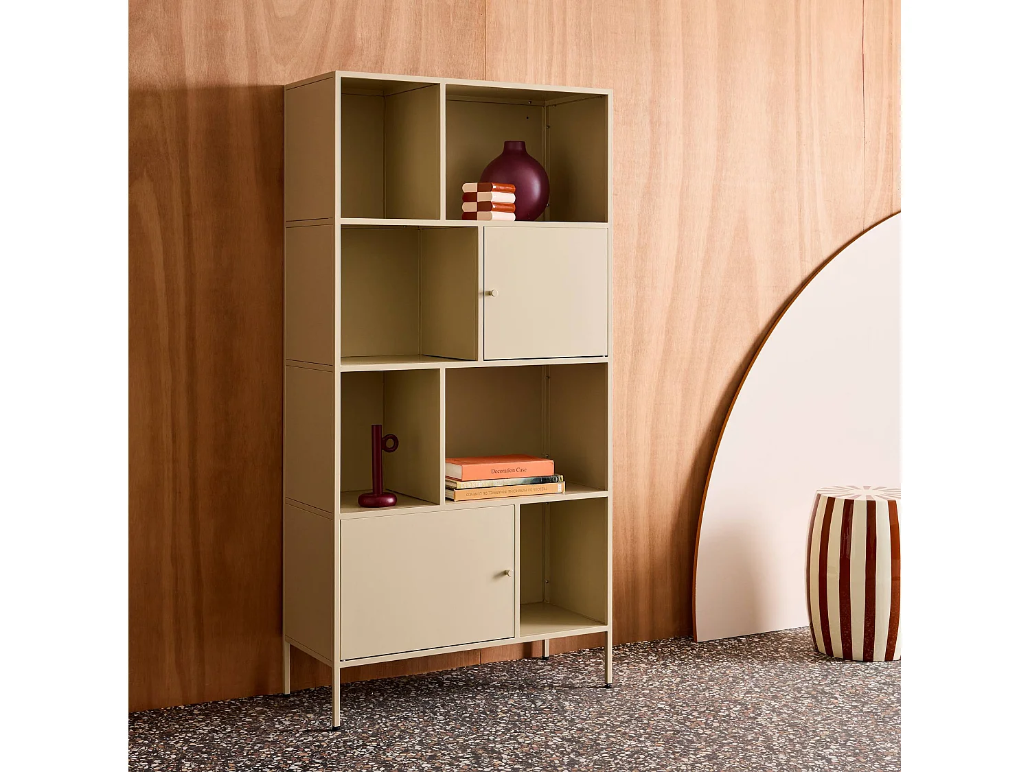 Buffet. meuble de rangement industriel métal crème 8 compartiments. L 80 x P 35 x H 160.5cm - Oklahoma