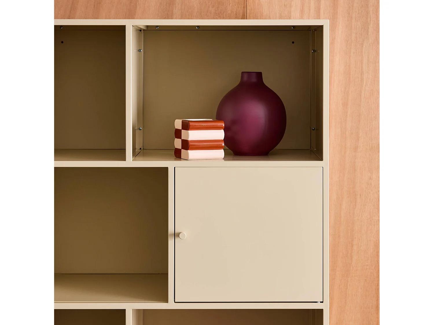 Buffet. meuble de rangement industriel métal crème 8 compartiments. L 80 x P 35 x H 160.5cm - Oklahoma