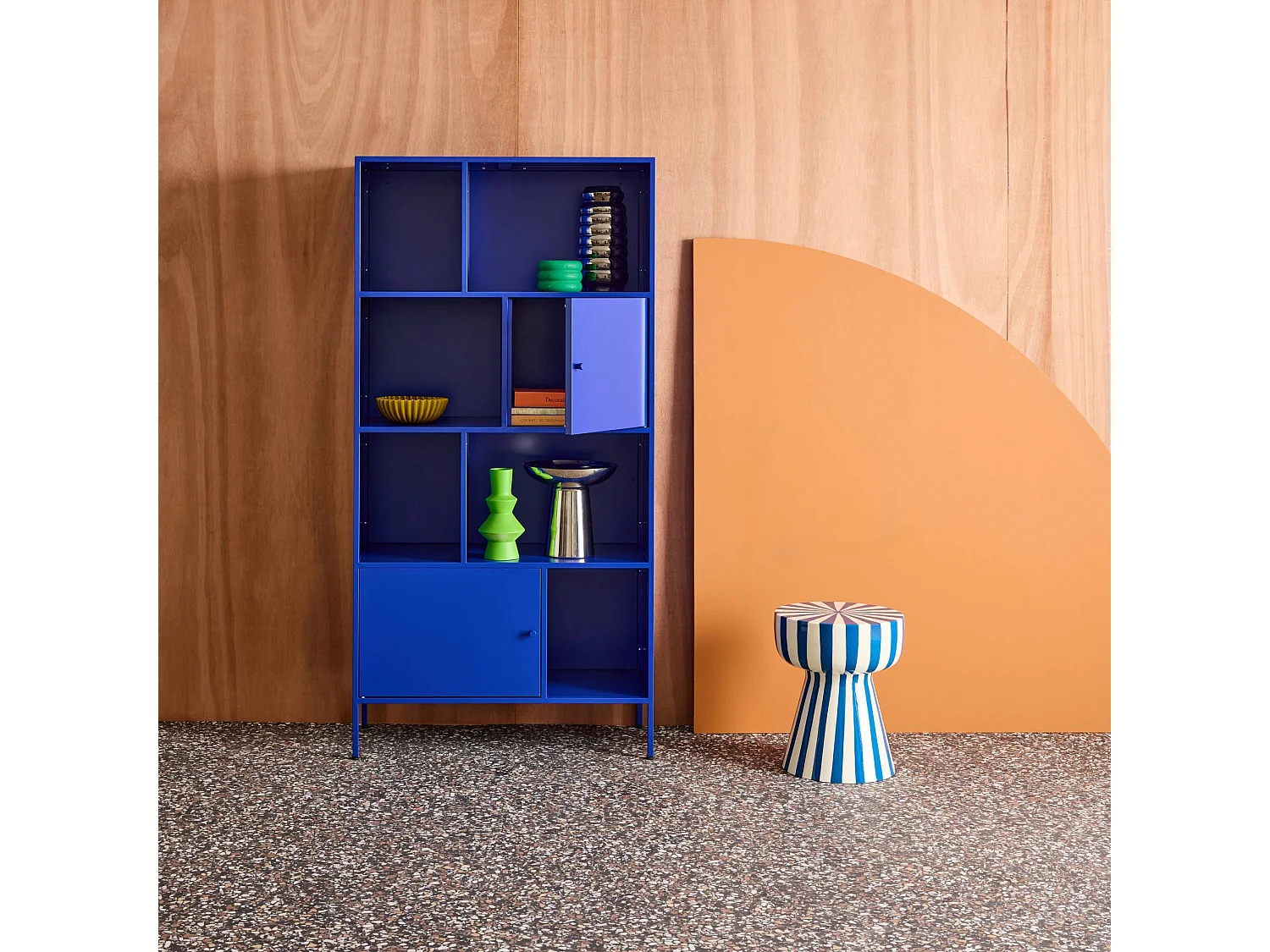 Buffet. meuble de rangement industriel métal bleu 8 compartiments. L 80 x P 35 x H 160.5cm - Oklahoma