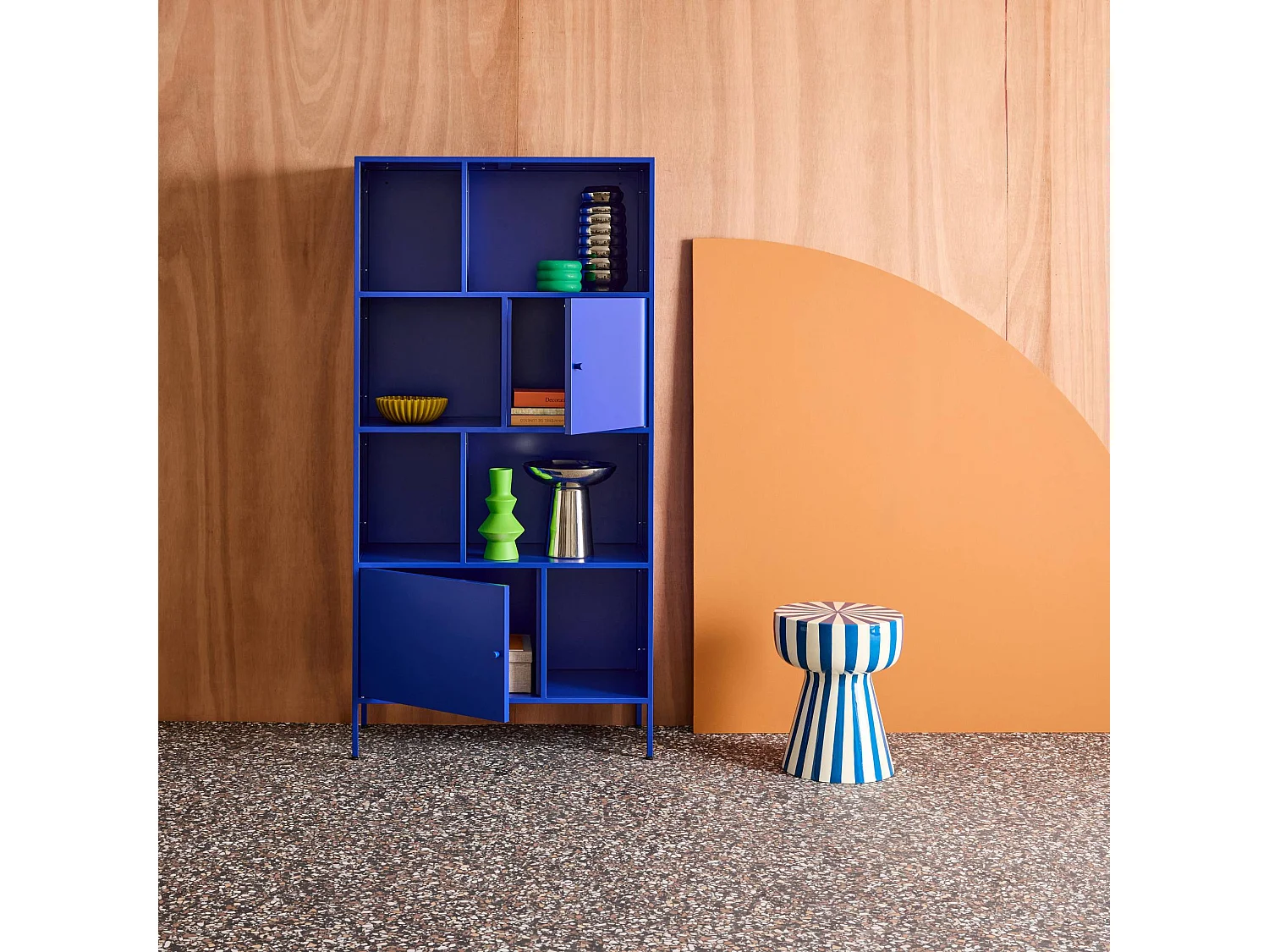 Buffet. meuble de rangement industriel métal bleu 8 compartiments. L 80 x P 35 x H 160.5cm - Oklahoma