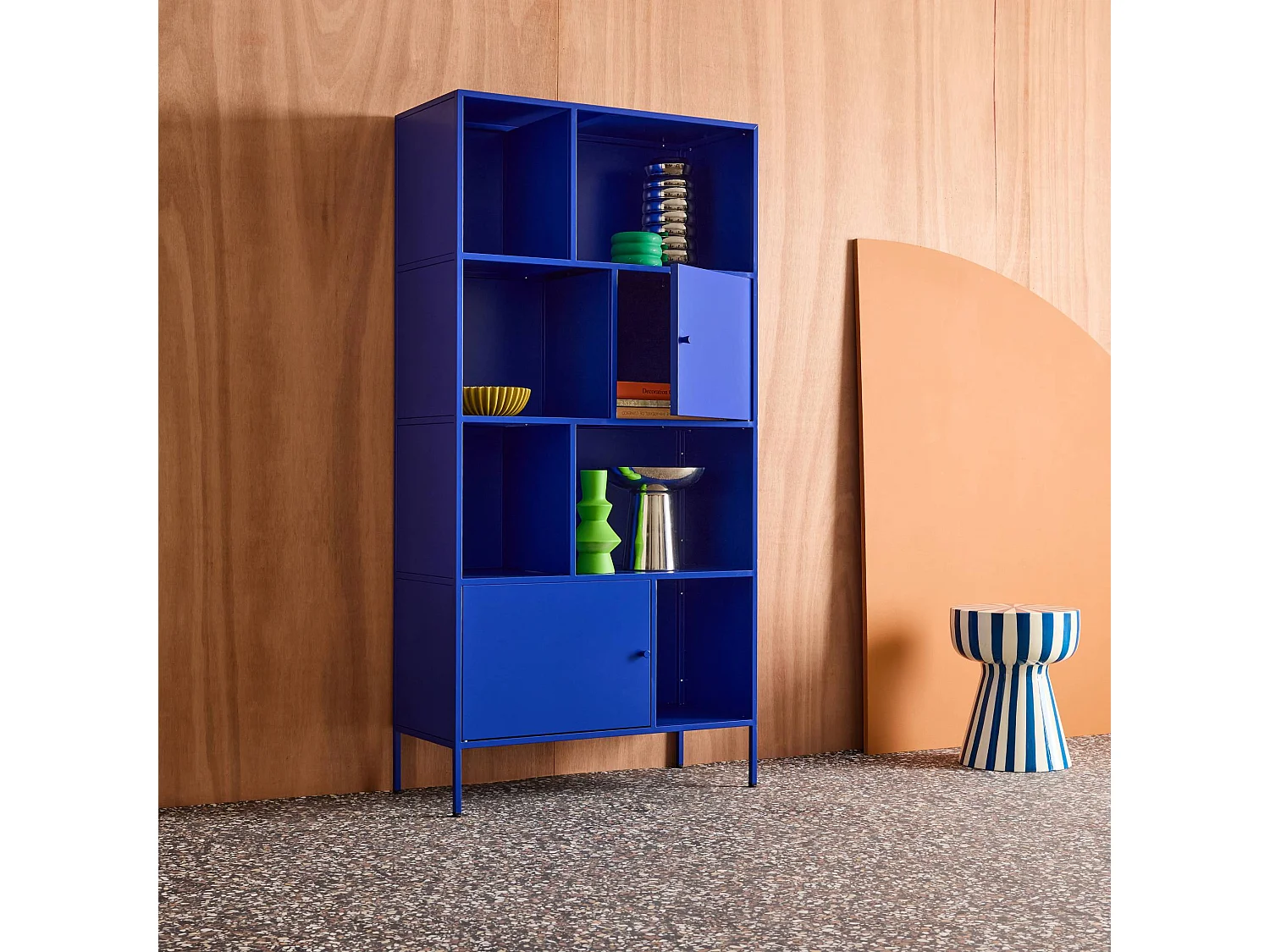 Buffet. meuble de rangement industriel métal bleu 8 compartiments. L 80 x P 35 x H 160.5cm - Oklahoma