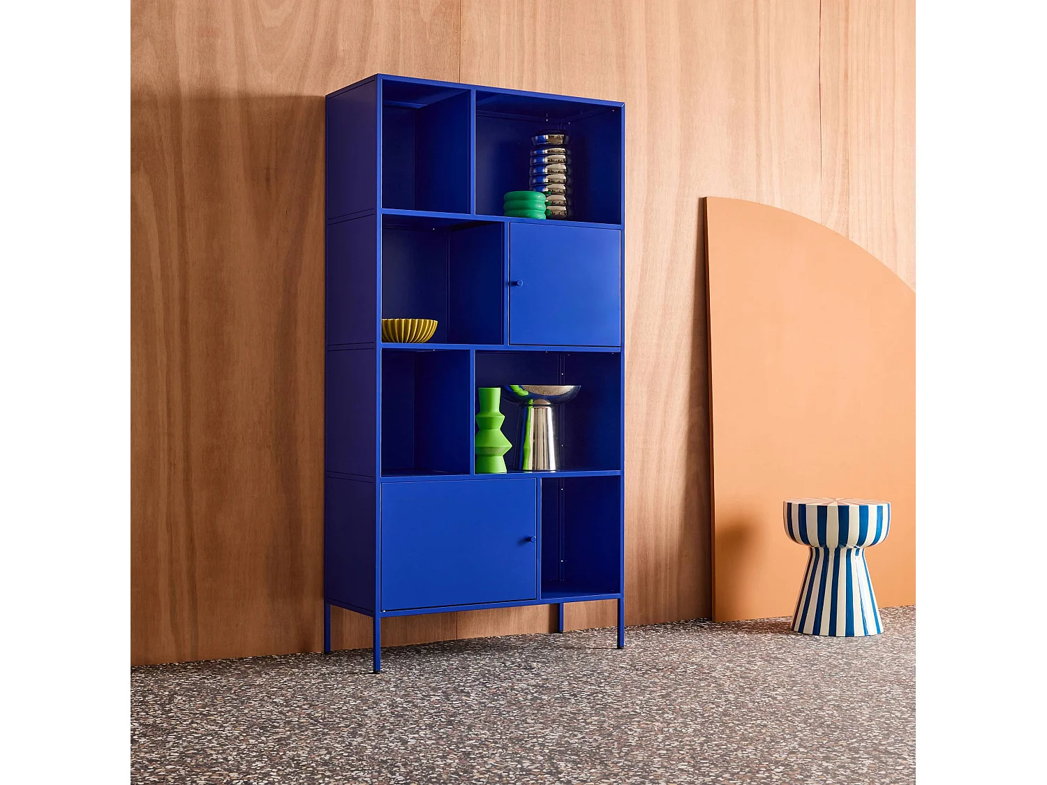 Buffet. meuble de rangement industriel métal bleu 8 compartiments. L 80 x P 35 x H 160.5cm - Oklahoma