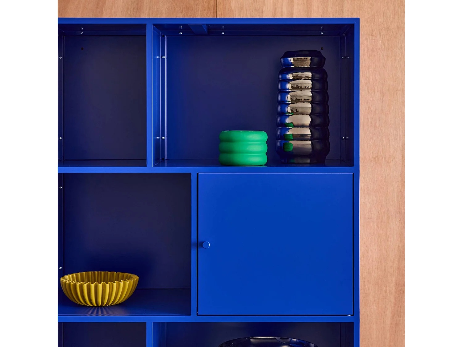 Buffet. meuble de rangement industriel métal bleu 8 compartiments. L 80 x P 35 x H 160.5cm - Oklahoma