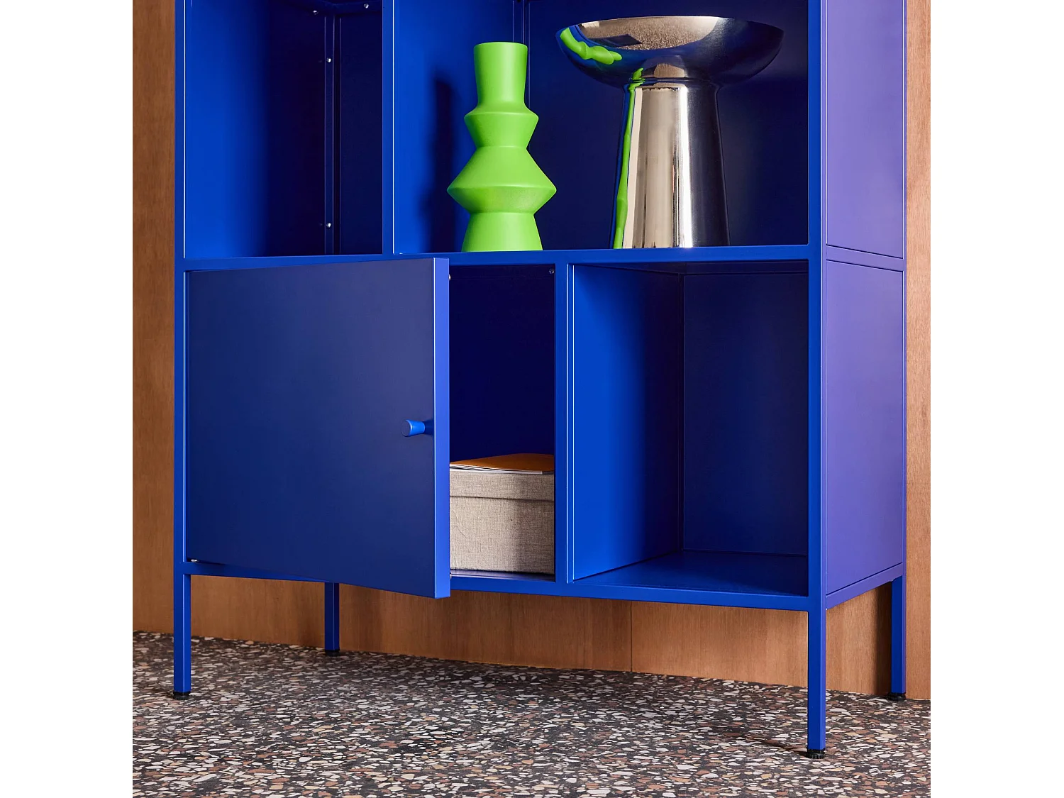 Buffet. meuble de rangement industriel métal bleu 8 compartiments. L 80 x P 35 x H 160.5cm - Oklahoma