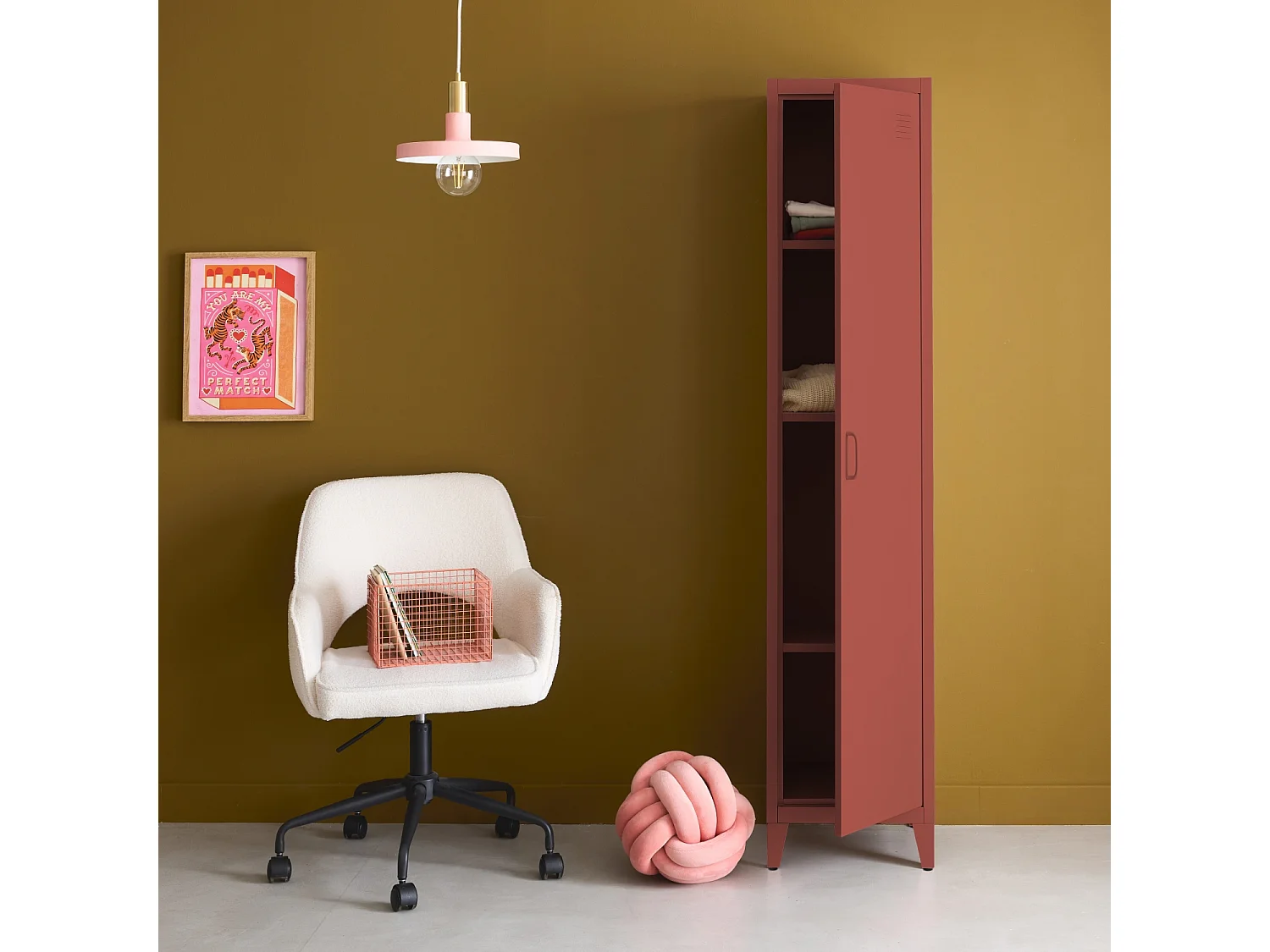 Armoire chambre en acier terracotta 4 espaces de rangement. casier