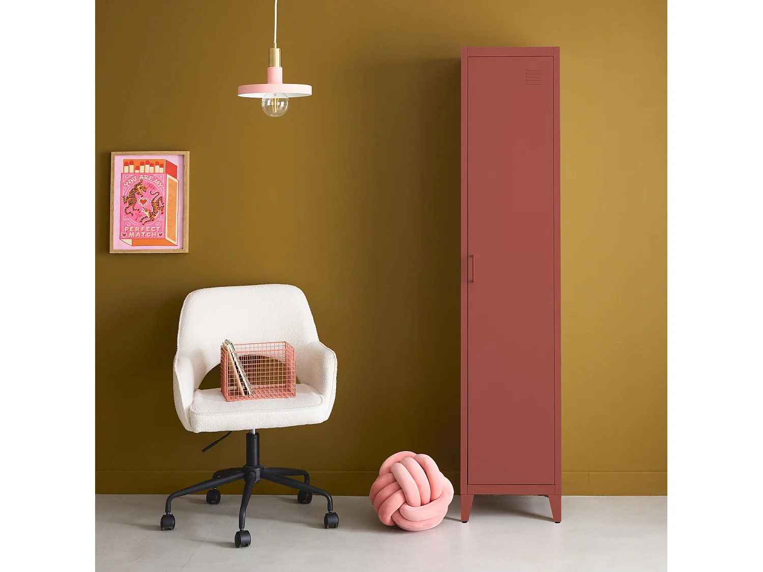 Armoire chambre en acier terracotta 4 espaces de rangement. casier