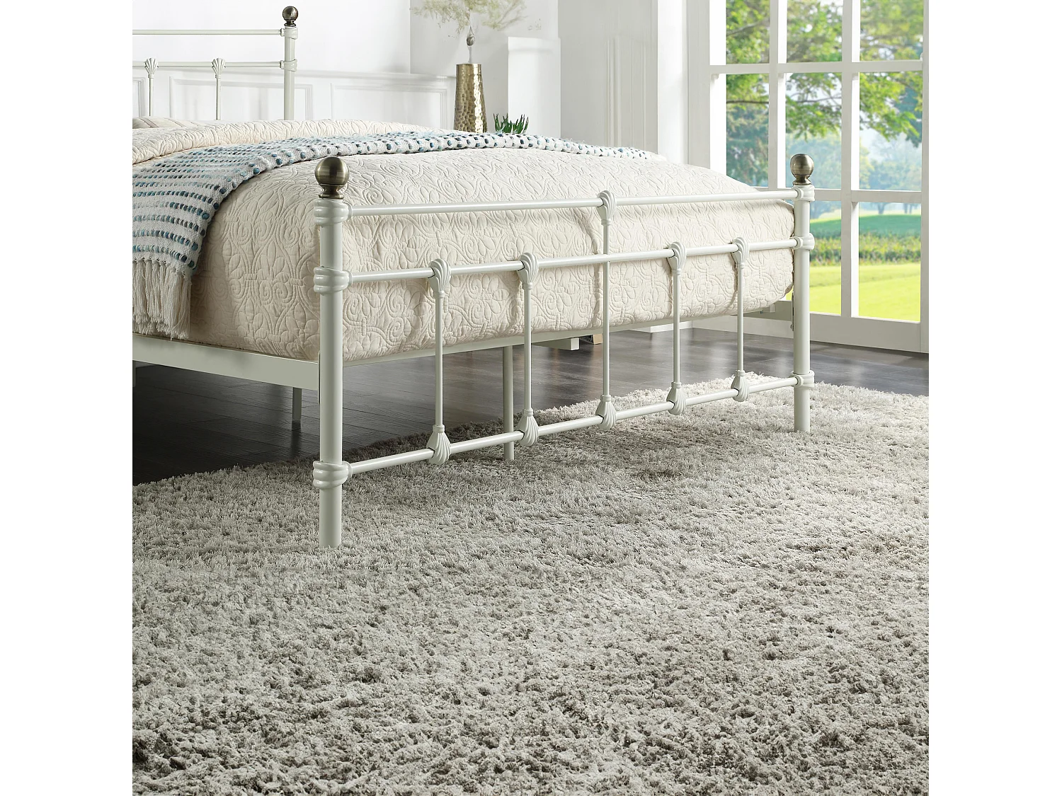 Bayford Traditional Vintage Style Metal Bed Frame w 25cm Deep Pocket Memory Foam Mattress