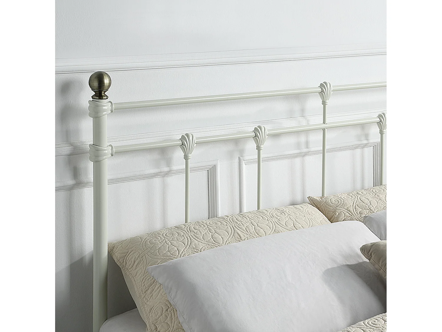 Bayford Traditional Vintage Style Metal Bed Frame w 25cm Deep Pocket Memory Foam Mattress