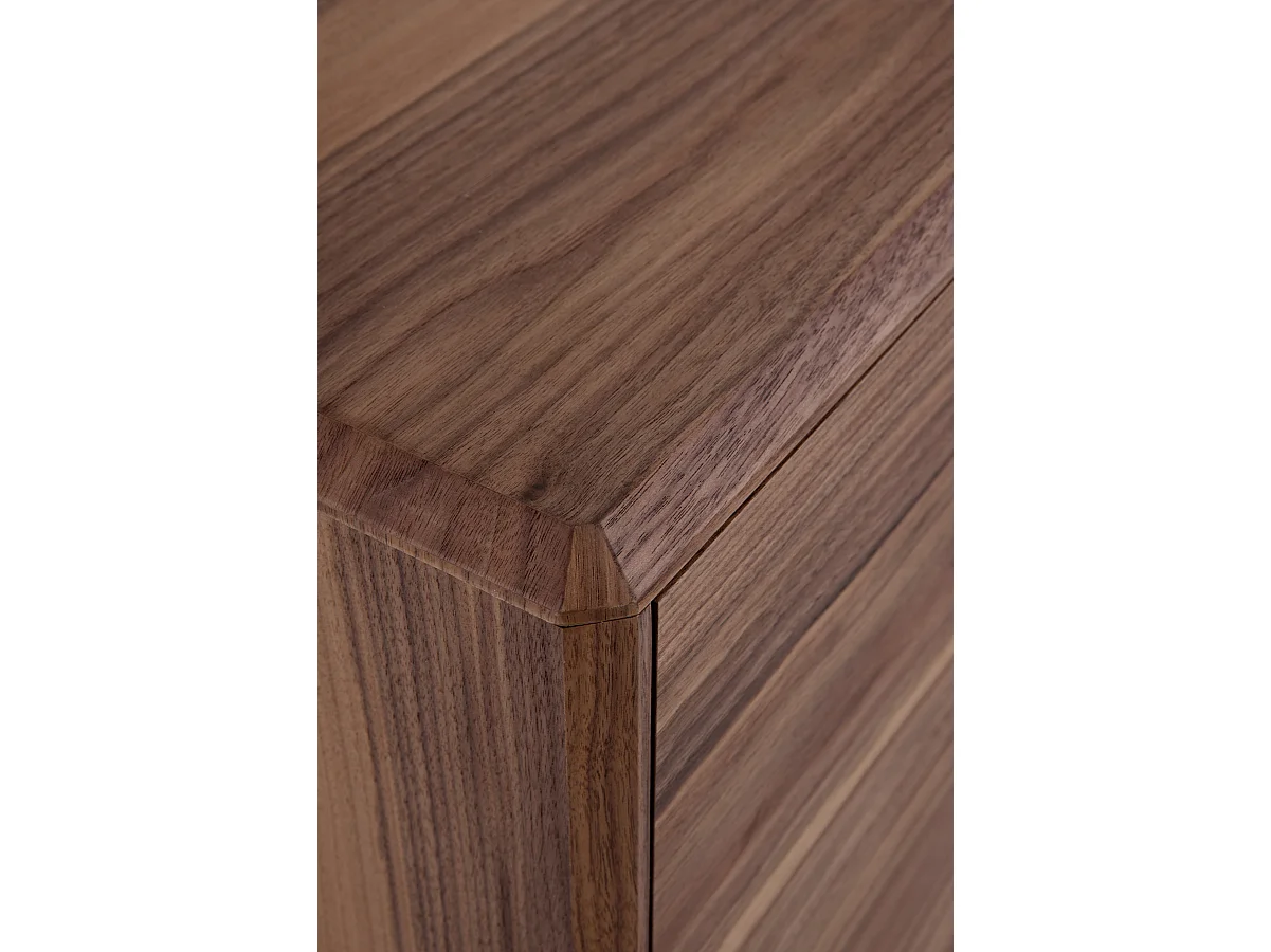 Vitrinekast met 4 deuren, notenhoutfineer, met houten poten