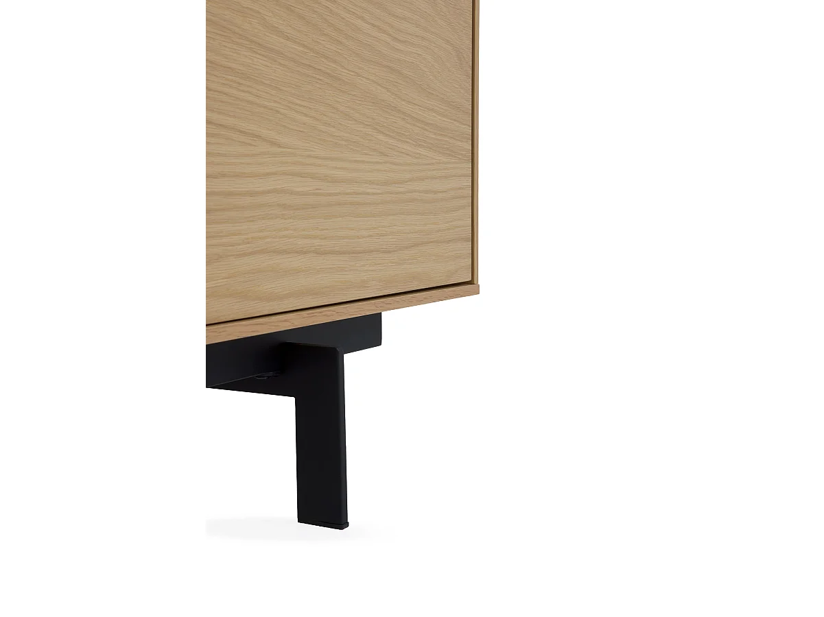 Buffet 2 portes plaqué chêne naturel avec pieds métalliques noirs