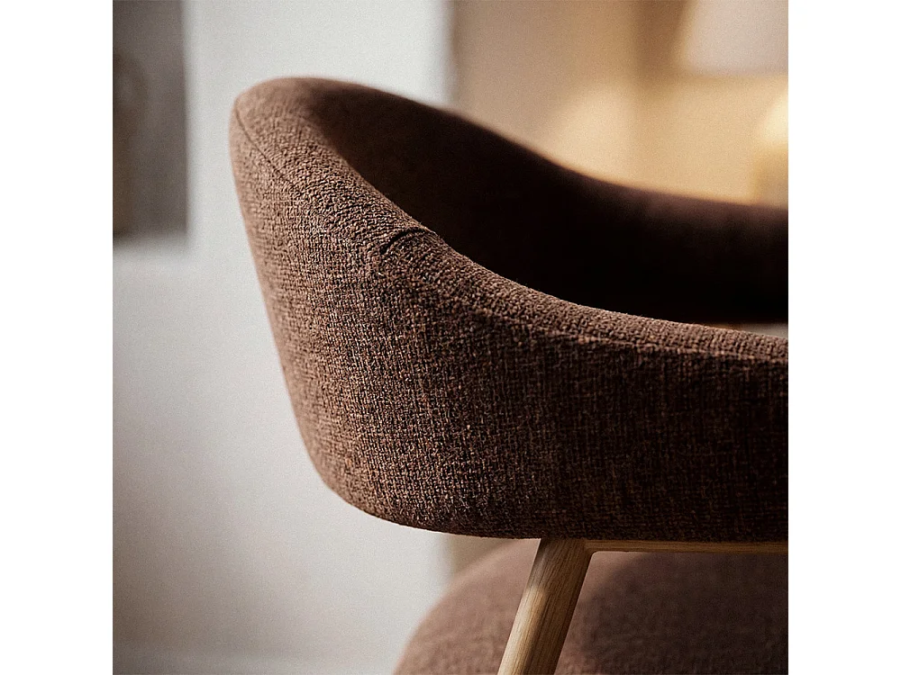 Leon - Lot de 2 fauteuils de table en tissu piètement effet bois clair - Marron