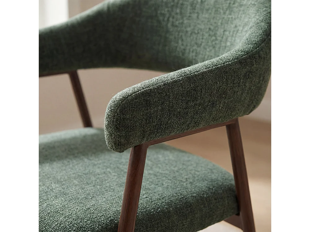 Leon - Lot de 2 fauteuils de table en tissu piètement effet bois foncé - Vert foncé