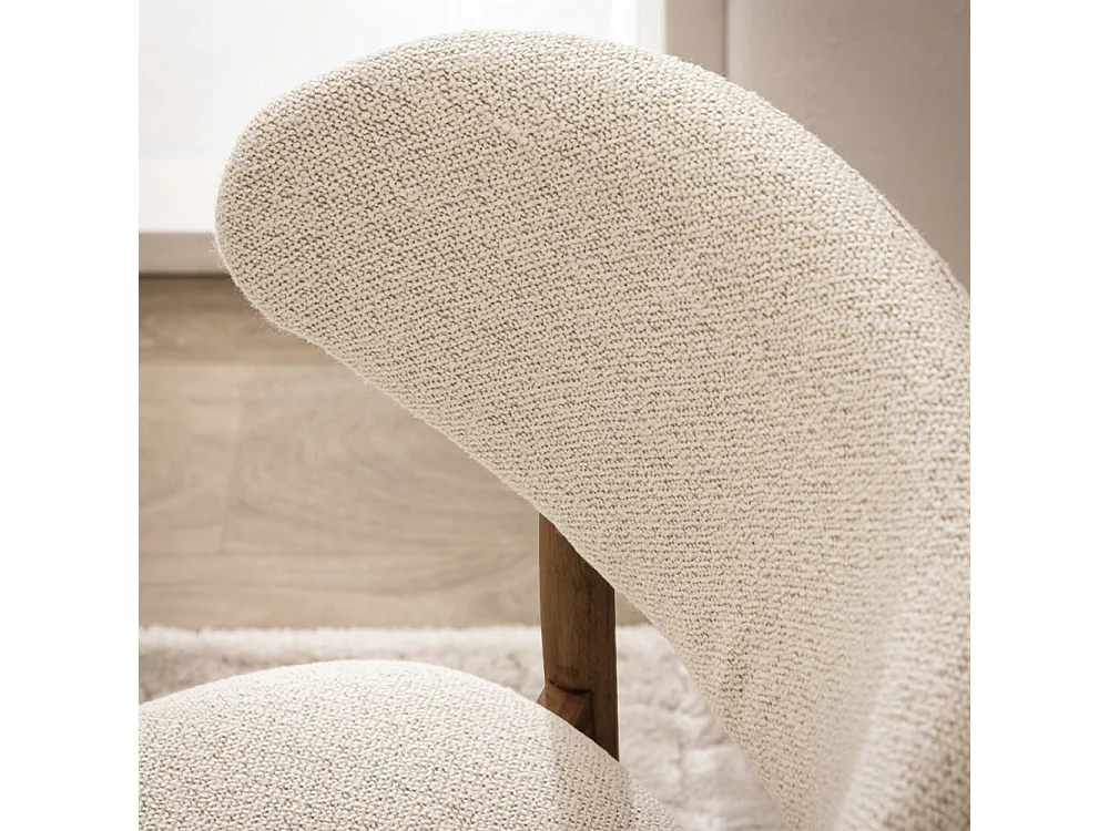 Clara - Lot de 2 chaises en tissu bouclette pieds bois foncé - Beige