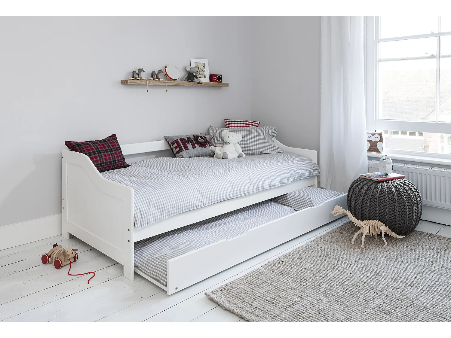 Noa & Nani Hove Day Bed with Pullout Trundle in White