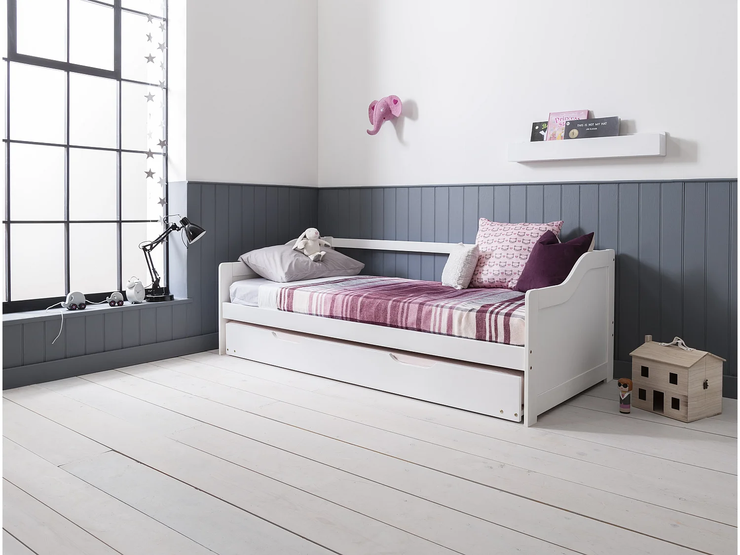 Noa & Nani Hove Day Bed with Pullout Trundle in White